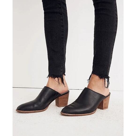 Madewell Petite 9" Mid-Rise Skinny Jean in Berkeley Black Button-Through Edition - Picture 2 of 16